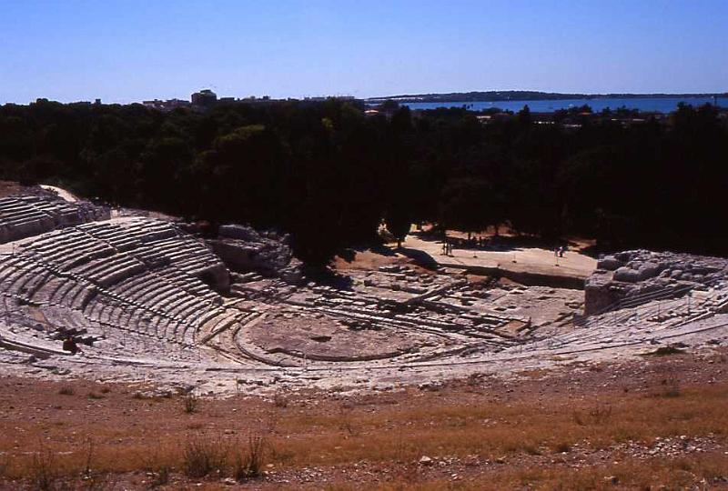 193-Siracusa,teatro greco,2 settembre 2006.jpg